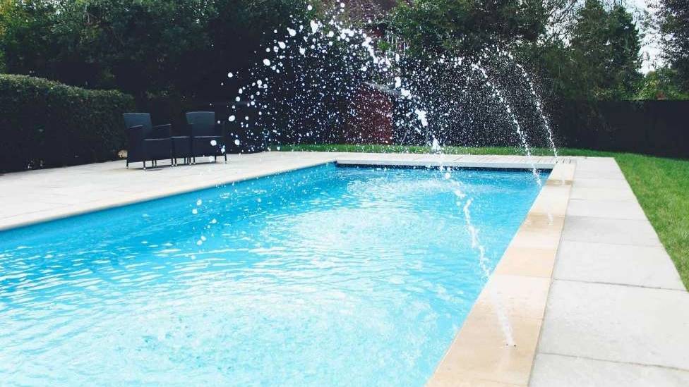 انواع استخر از نظر متریال انواع استخر از نظر متریال